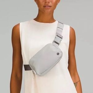 Lululemon Everywhere Belt bag, NWT - Silver Drop